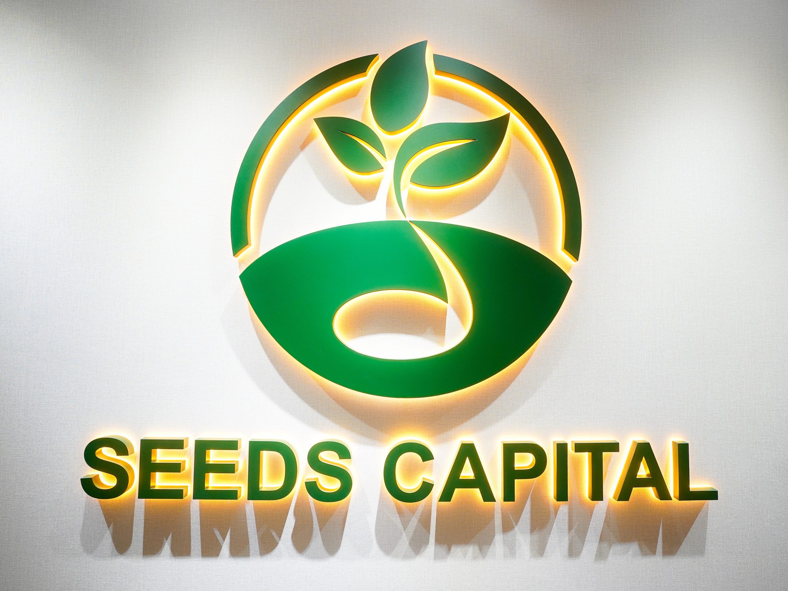 Replace front page first photo (seeds original front entrance)